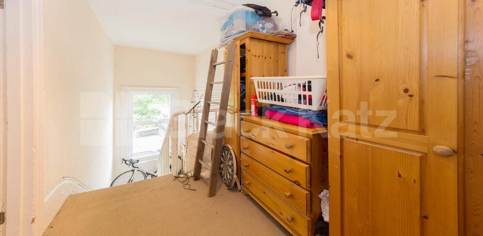 			NEW INSTRUCTION, 4 Bedroom, 1 bath, 1 reception Maisonette			 Shepherds Bush Road, Shepherds Bush/Hammersmith